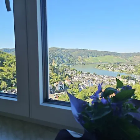 Апартаменты Little Rhine View Chateau - Ug *